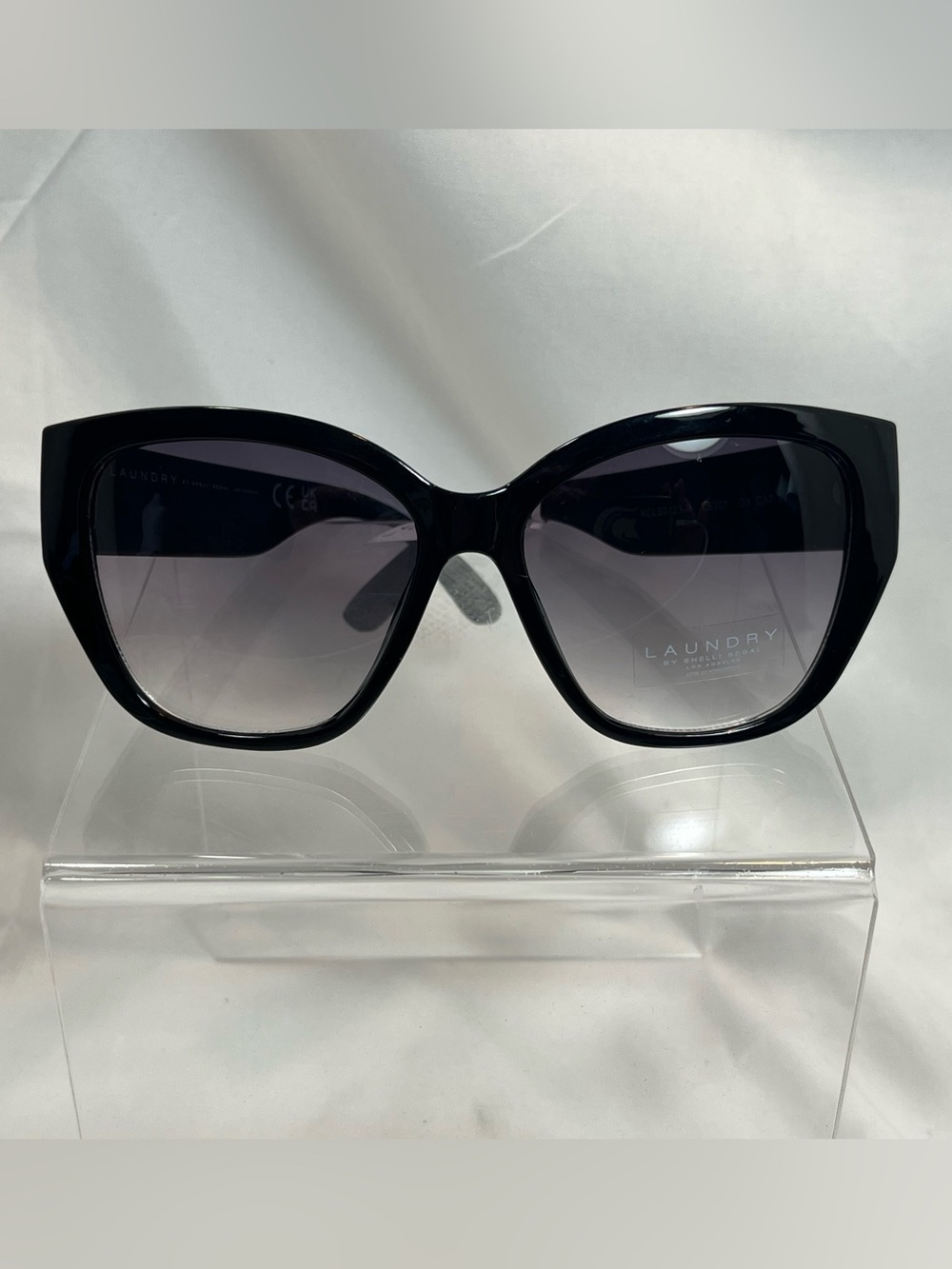 NWT Laundry By Shelli Segal Black Sunglasses with Gradient Lenses
